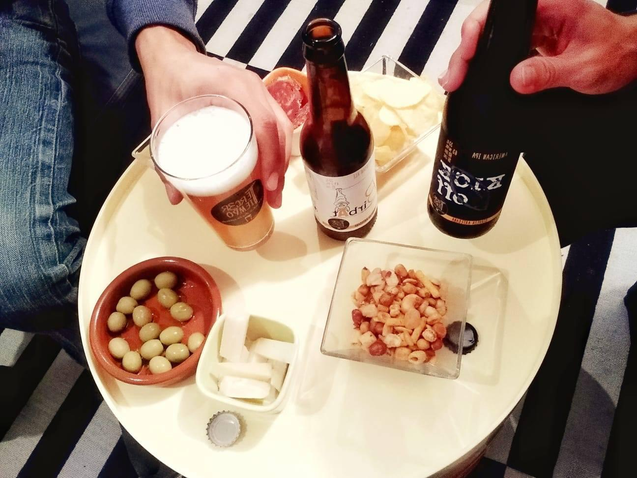 Cervezas Tercer Tiempo compartidas con tapas